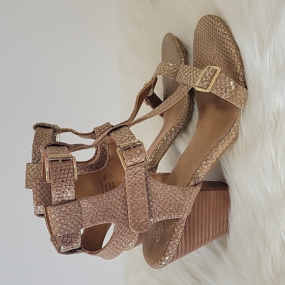 Seychelles Electro metallic gold leather stacked hell sandals women's si… - Picture 5 of 15